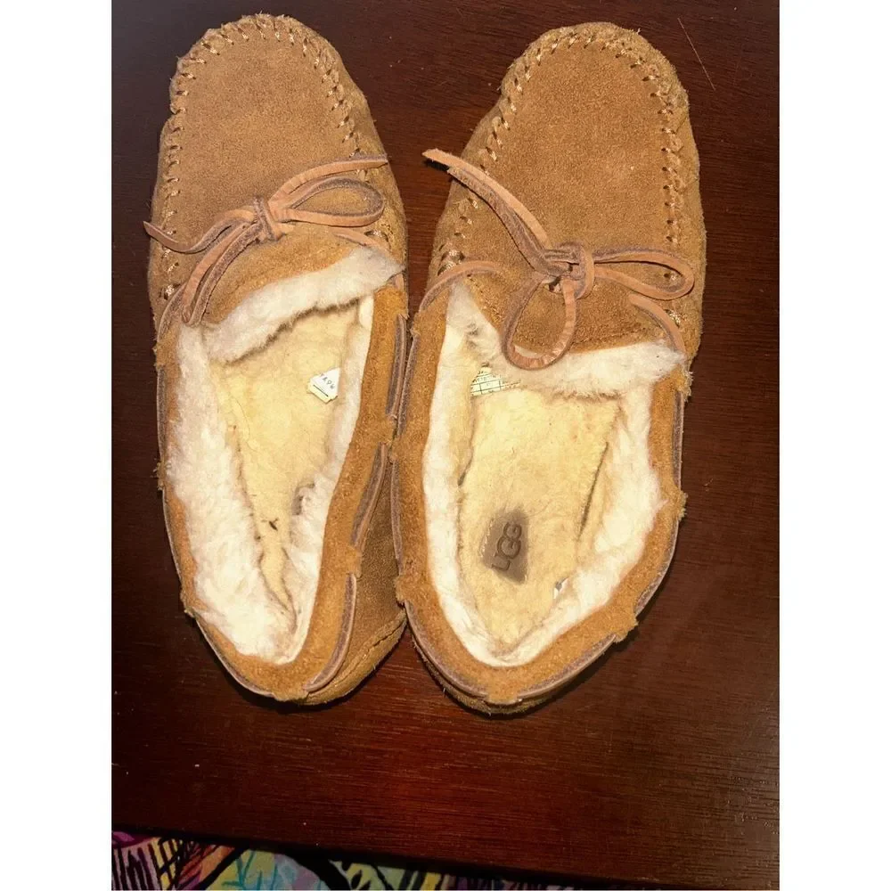 Ugg Dakota Moccasins size 4 girls